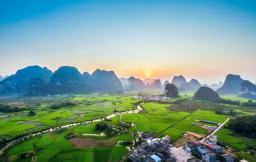 广西，致尊敬的听众朋友们